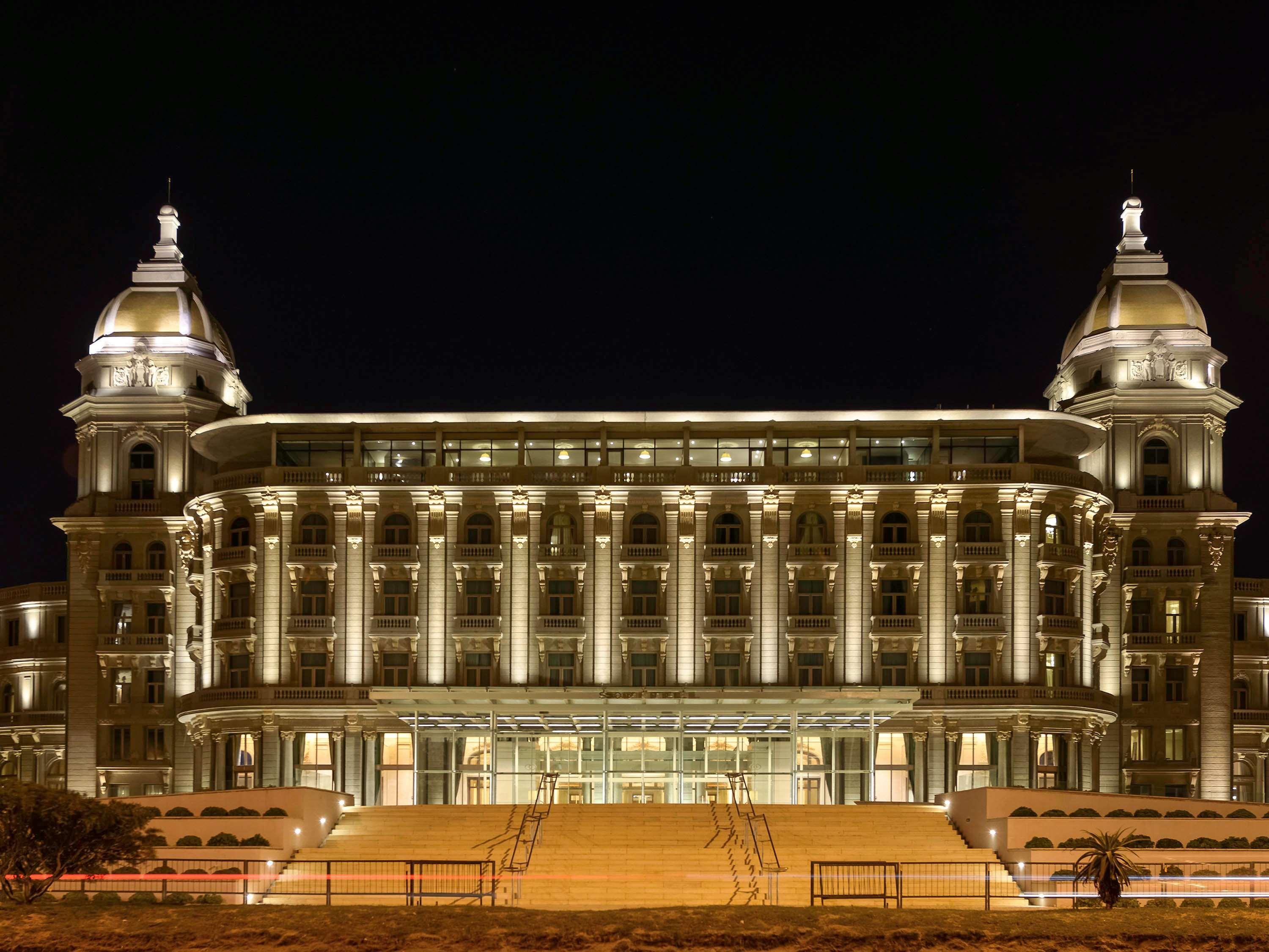 蒙得维的亚卡拉斯科赌场和spa中心索菲特酒店 外观 照片 The Grand Hotel at night