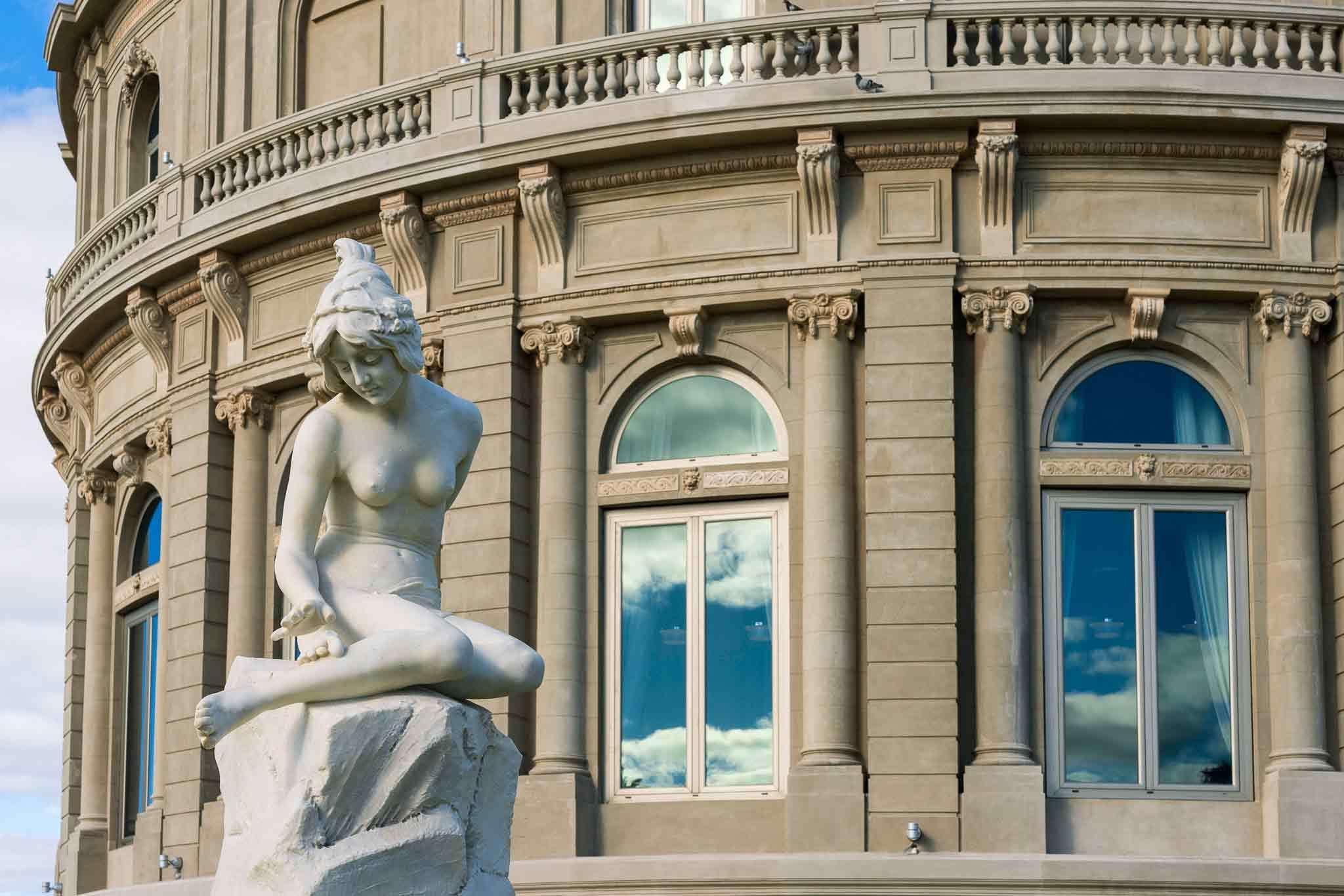 蒙得维的亚卡拉斯科赌场和spa中心索菲特酒店 外观 照片 The sculpture in 2011