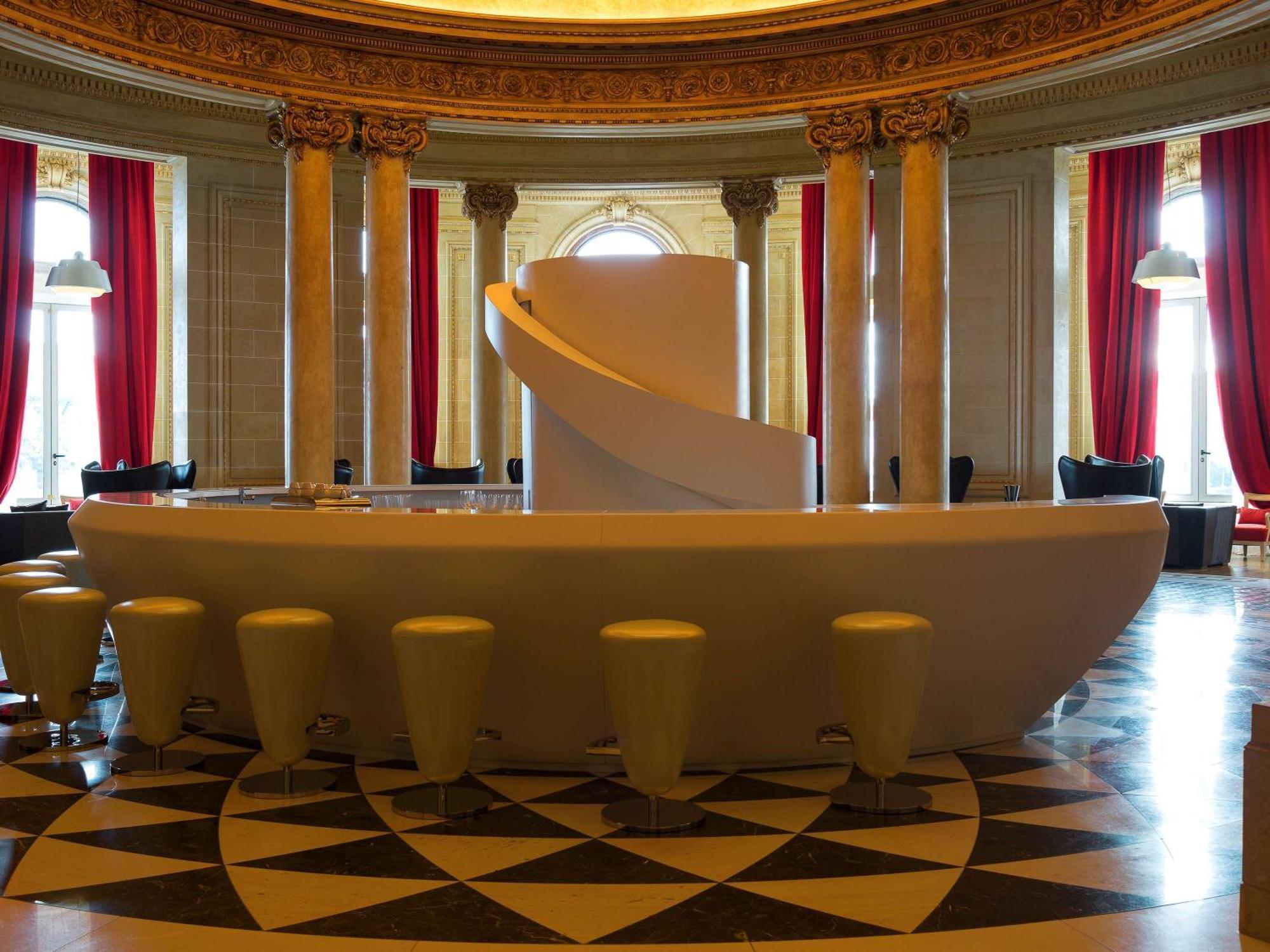 蒙得维的亚卡拉斯科赌场和spa中心索菲特酒店 外观 照片 The bar at the Hotel de Crillon