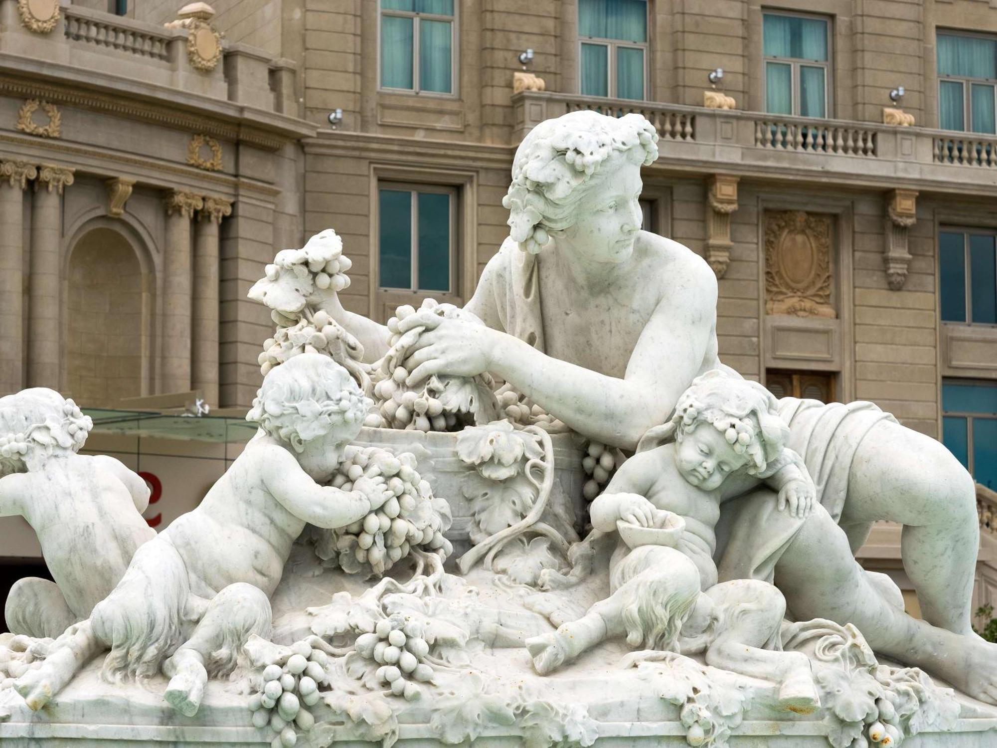 蒙得维的亚卡拉斯科赌场和spa中心索菲特酒店 外观 照片 Fountain of the Three Graces