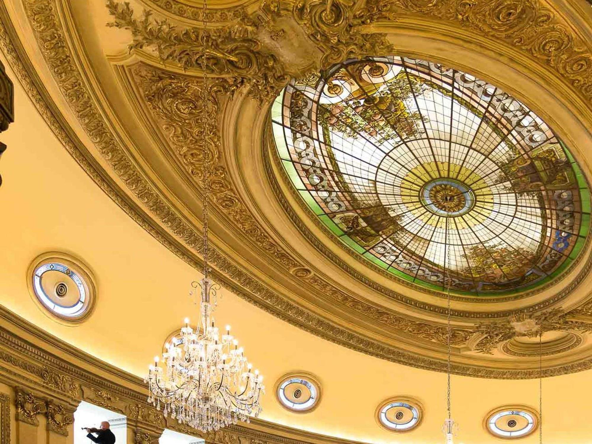 蒙得维的亚卡拉斯科赌场和spa中心索菲特酒店 外观 照片 Ceiling of the ballroom